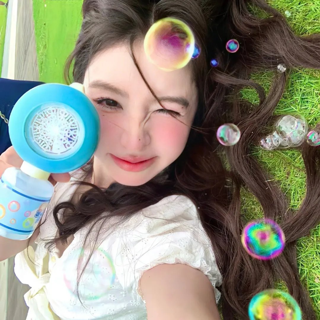 阳光灿烂的女人海报